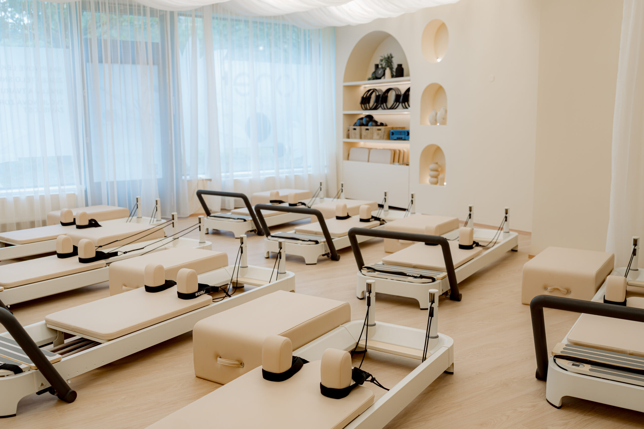 Studio One+ Form v Komplexu Eden — sál s reformery